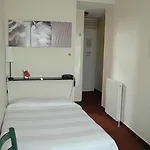 ソララ ホテル 2*